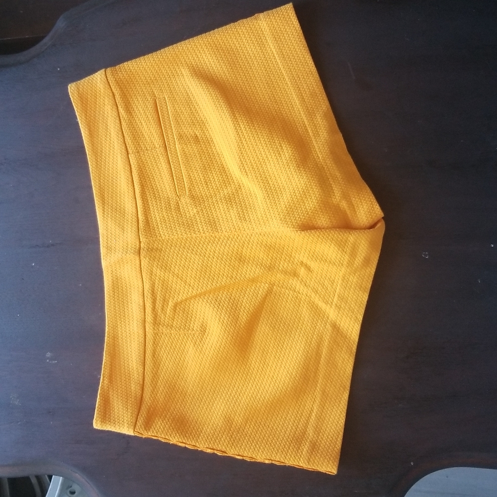 Trina Turk Shorts Side Crochet - Picture 5 of 6